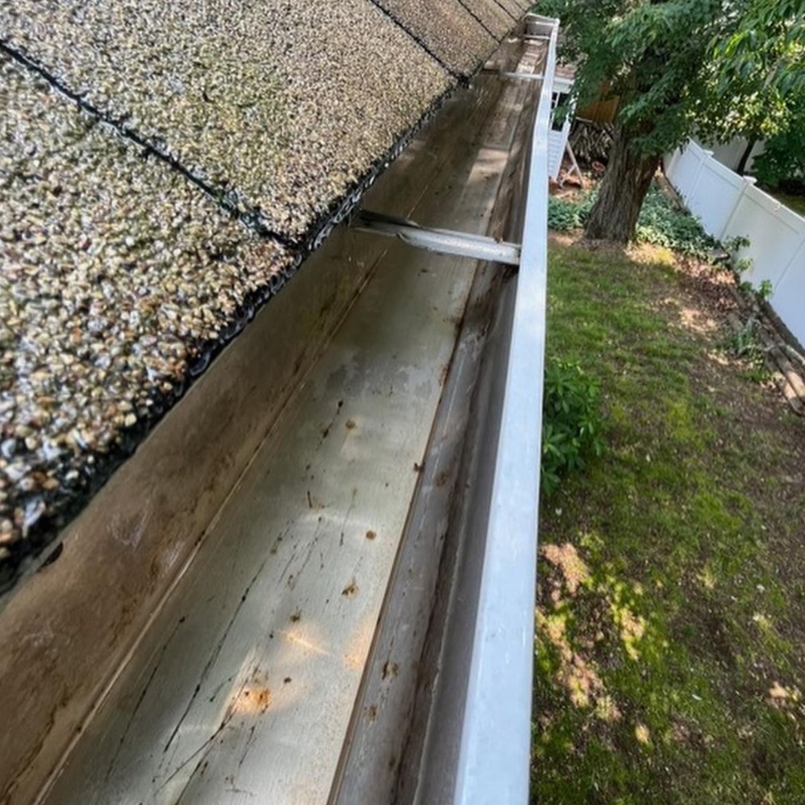 Gutter Cleaning: Protect your home with our professional gutter cleaning services. We’ll clear out leaves and debris, ensuring proper water flow and preventing potential damage to your roof and foundation.